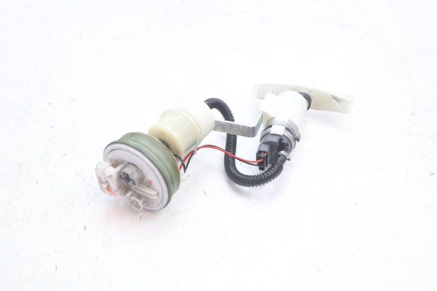 photo de POMPE A ESSENCE PIAGGIO MP3 500 (2016 - 2018) - Vue d’ensemble