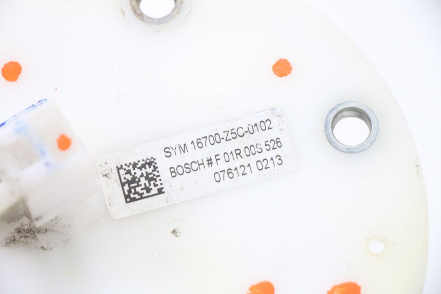 photo de POMPE A ESSENCE SYM ORBIT III 3 4T 50 (2021 - 2025) - Gros plan technique