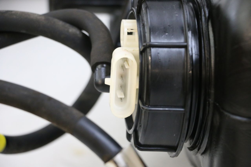 photo de POMPE A ESSENCE PIAGGIO MP3 500 (2011 - 2015)