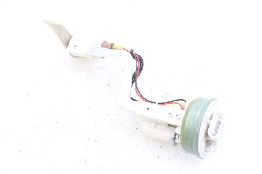 photo de POMPE A ESSENCE PIAGGIO X10 125 (2012 - 2017)