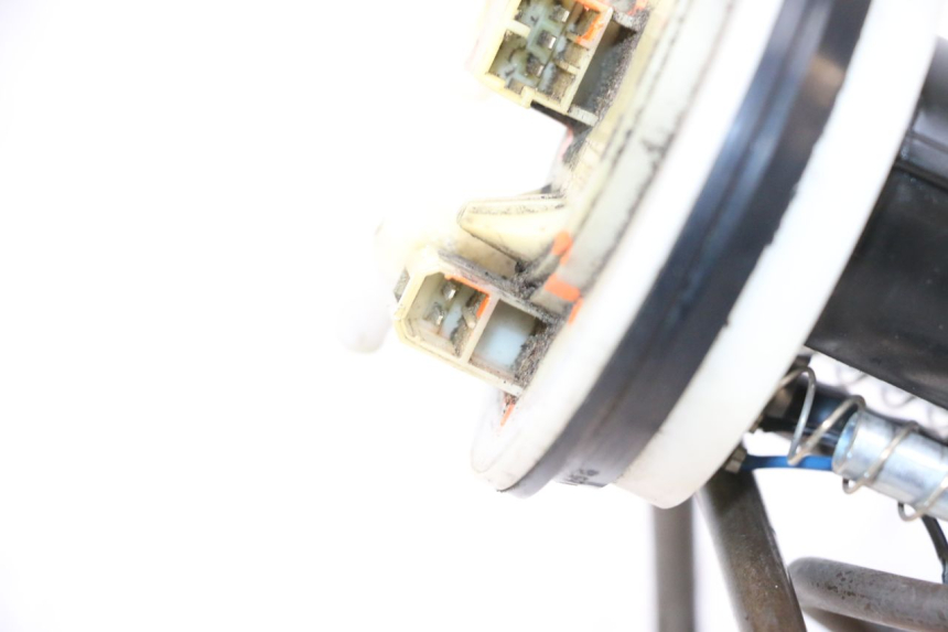 photo de POMPE A ESSENCE PEUGEOT SATELIS COMPRESSOR K15 125 (2006 - 2009) - Autre angle de vue
