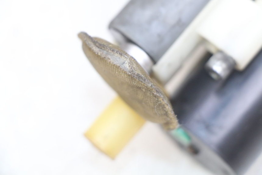 photo de POMPE A ESSENCE PEUGEOT SATELIS 125 (2006 - 2009) - Autre angle de vue