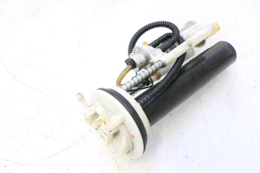 photo de POMPE A ESSENCE PEUGEOT SATELIS 125 (2013 - 2018) - Autre angle de vue