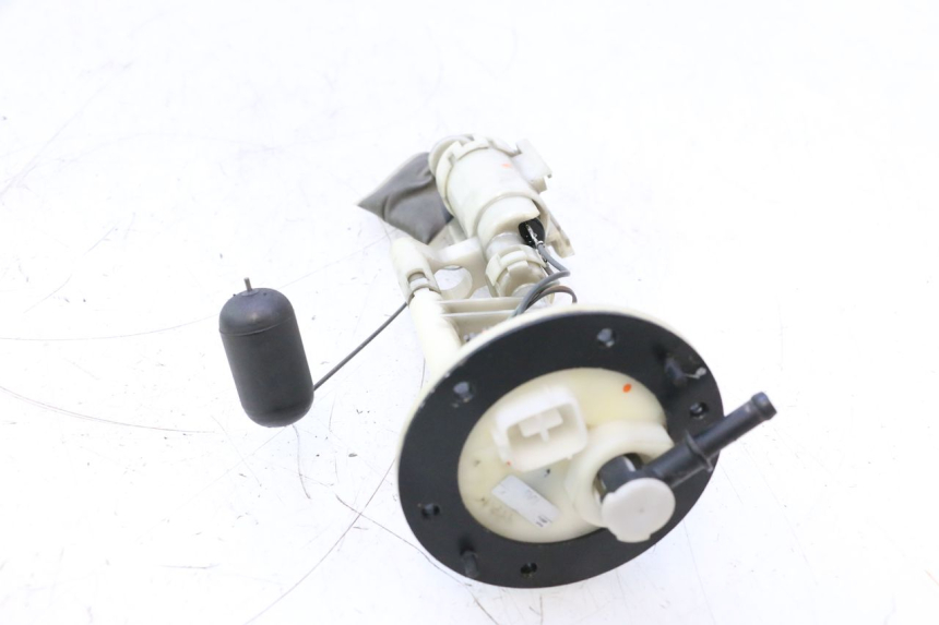 photo de POMPE A ESSENCE YAMAHA XP T-MAX ABS 500 (2005 - 2005) - Gros plan technique