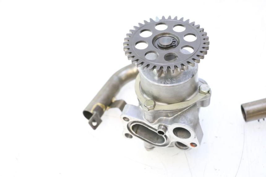 photo de POMPE A HUILE SUZUKI GSF N BANDIT 1200 (2001 - 2005) - Détail de la pièce