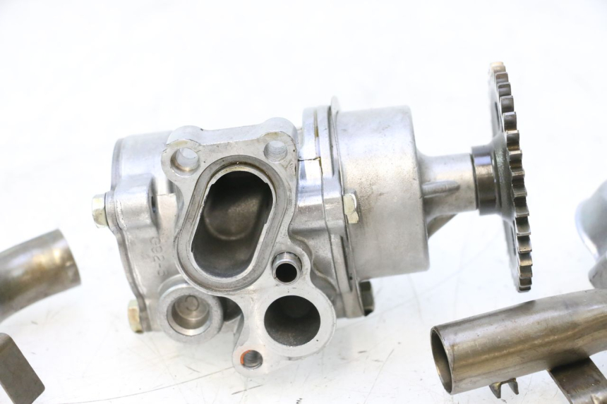 photo de POMPE A HUILE SUZUKI GSF N BANDIT 1200 (2001 - 2005) - Autre angle de vue