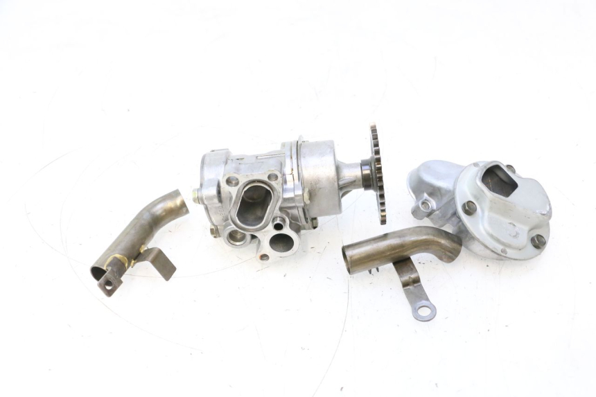 photo de POMPE A HUILE SUZUKI GSF N BANDIT 1200 (2001 - 2005) - Gros plan technique