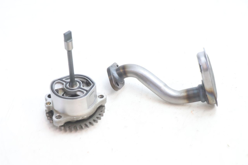photo de POMPE A HUILE SUZUKI GSR 600 (2005 - 2012) - Autre angle de vue