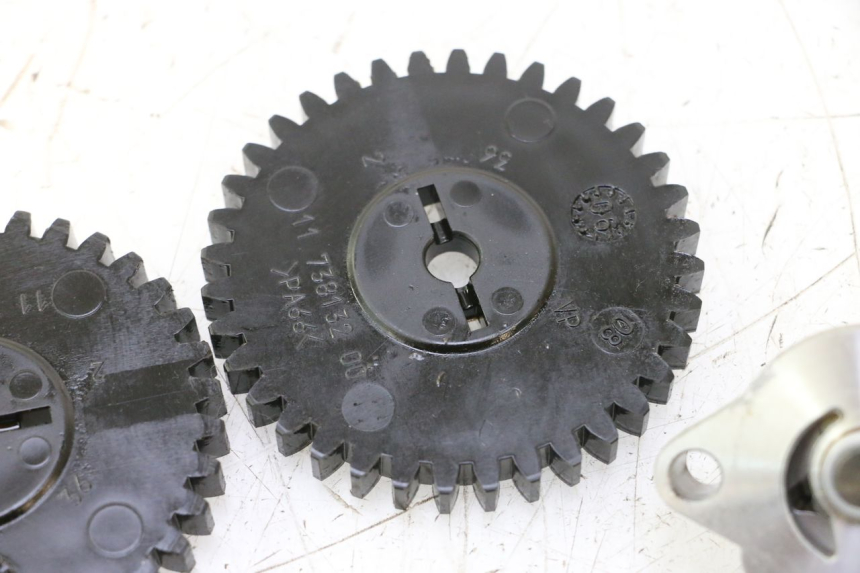 photo de POMPE A HUILE PEUGEOT SATELIS 125 (2006 - 2009) - Gros plan technique