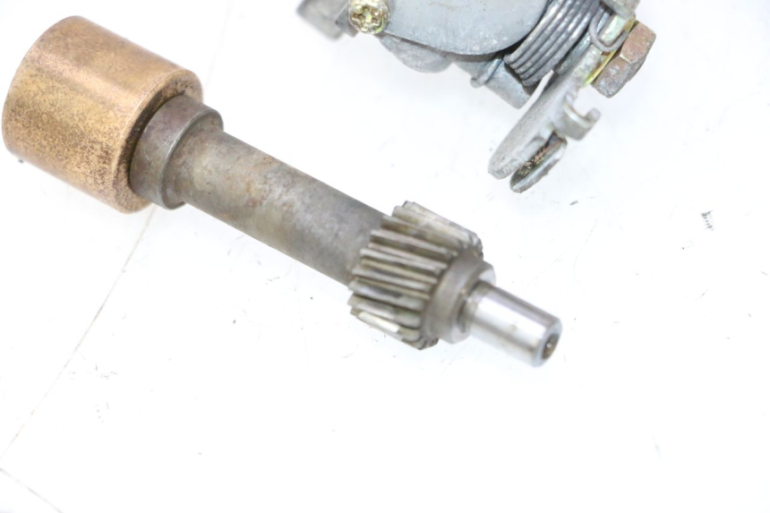 photo de POMPE A HUILE PEUGEOT SPEEDFIGHT LC 50 (1996 - 2002) - Autre angle de vue
