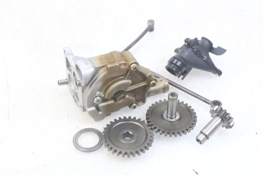 photo de POMPE A HUILE TRIUMPH SPRINT ST 955 (1999 - 2001)