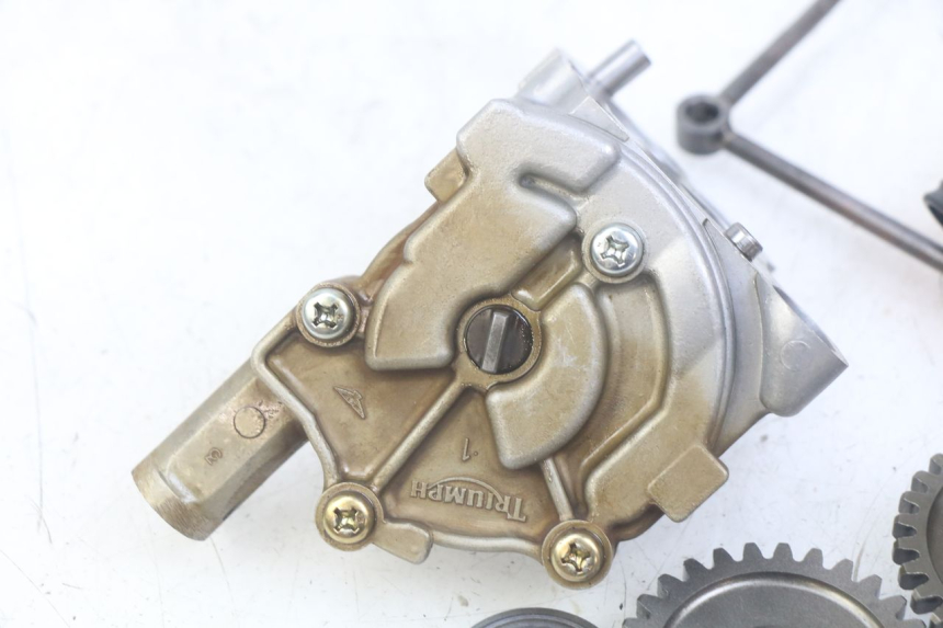 photo de POMPE A HUILE TRIUMPH SPRINT ST 955 (1999 - 2001)