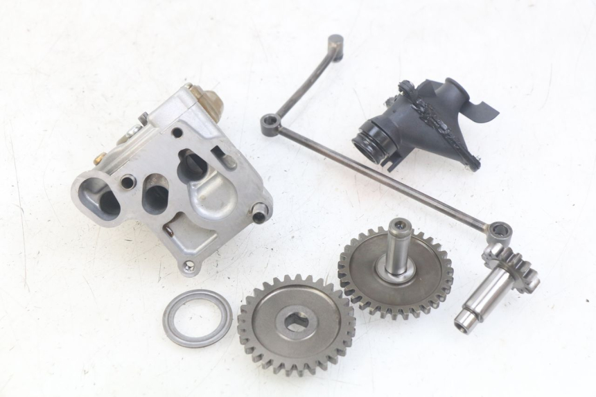 photo de POMPE A HUILE TRIUMPH SPRINT ST 955 (1999 - 2001)
