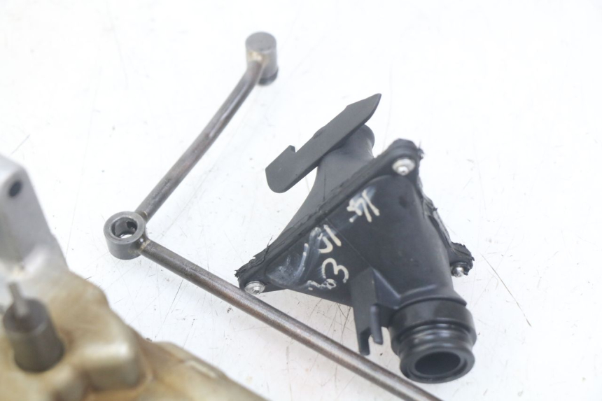 photo de POMPE A HUILE TRIUMPH SPRINT ST 955 (1999 - 2001)