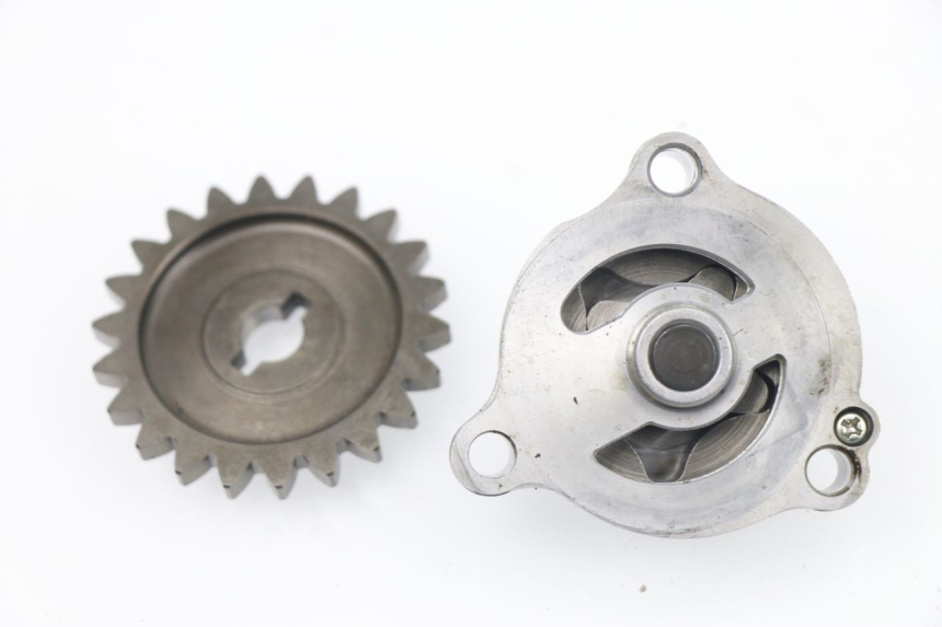 photo de POMPE A HUILE SUZUKI DR DJEBEL 600 (1985 - 1990)
