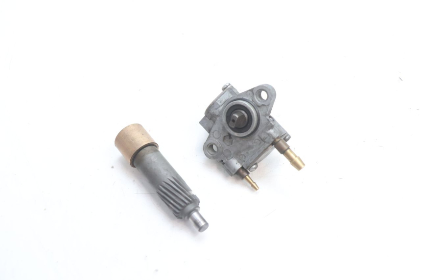 photo de POMPE A HUILE PEUGEOT TREKKER 50 (1995 - 2004) - Autre angle de vue