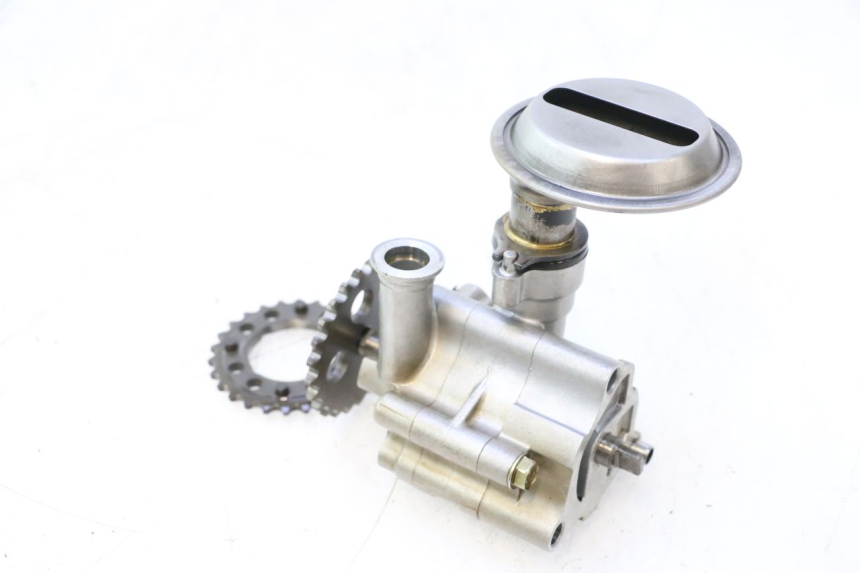 photo de POMPE A HUILE HONDA VFR FI RC46 800 (1998 - 2001) - Gros plan technique