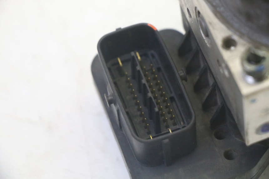 photo de POMPE ABS YAMAHA FJR ABS 1300 (2006 - 2012) - Zoom état d’usage