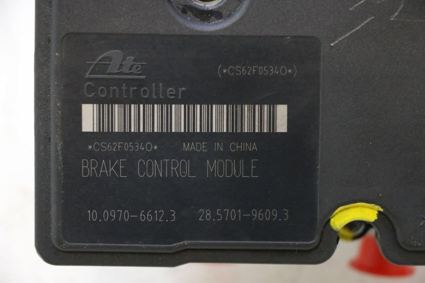 photo de POMPE ABS  PIAGGIO MP3 HPE 530 (2022 - 2026) - Gros plan technique