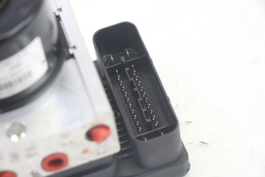 photo de POMPE ABS  PIAGGIO MP3 500 (2016 - 2018) - Gros plan technique