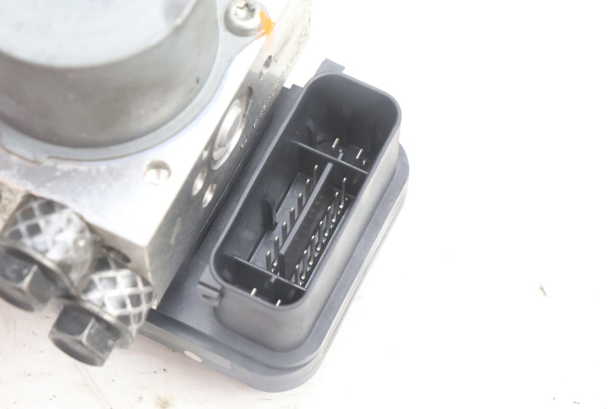 photo de POMPE ABS  YAMAHA N-MAX NMAX 125 (2021 - 2024) - Points de fixation