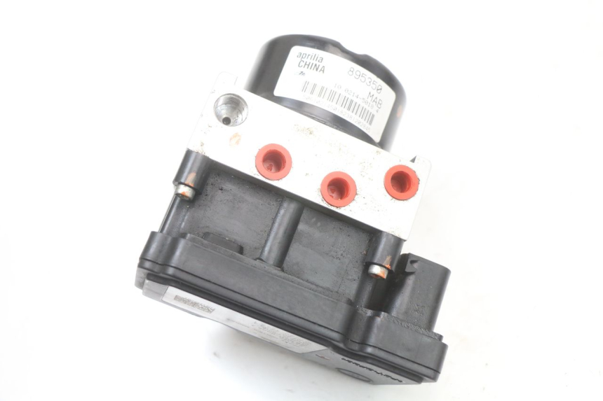 photo de POMPE ABS MOTO GUZZI NORGE 8V GT 1200 (2011 - 2016) - Gros plan technique