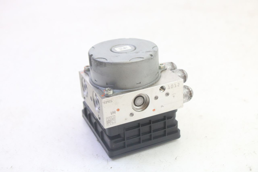 photo de POMPE ABS  BMW R GS 1250 (2021 - 2024) - Gros plan technique