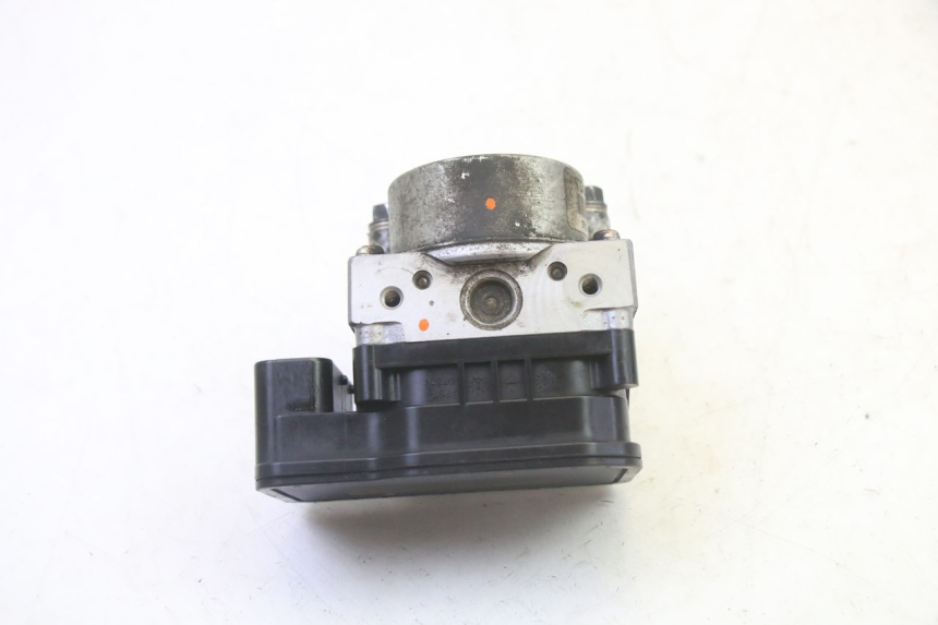 photo de POMPE ABS  PEUGEOT SATELIS 125 (2013 - 2018) - Gros plan technique