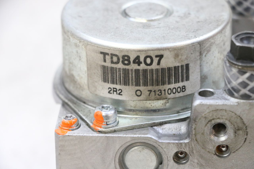 photo de POMPE ABS  PEUGEOT SATELIS 125 (2013 - 2018) - Autre angle de vue