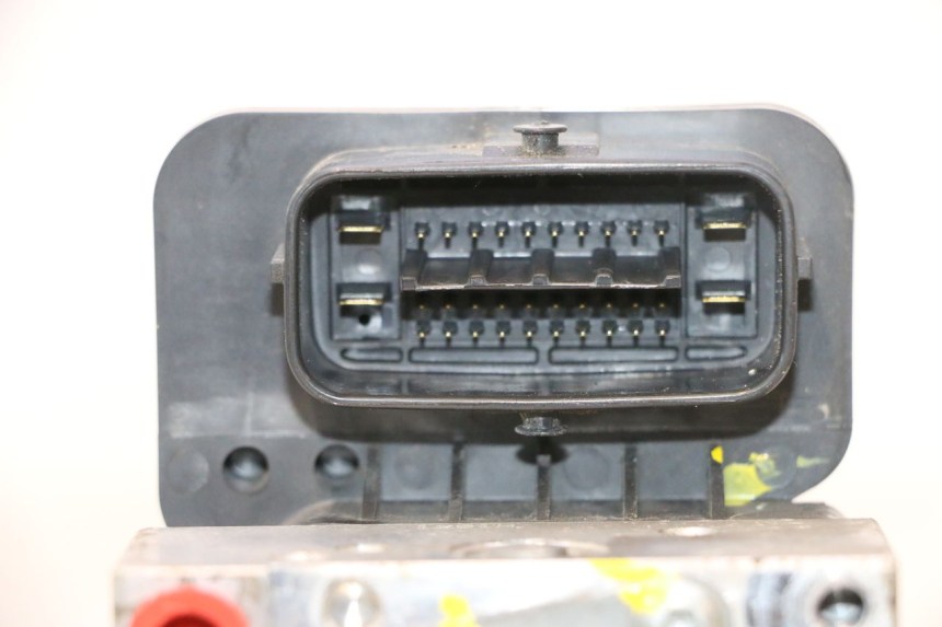 photo de POMPE ABS YAMAHA X-MAX XMAX 125 (2010 - 2013) - Zoom état d’usage
