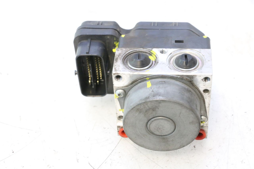 photo de POMPE ABS YAMAHA X-MAX XMAX 125 (2010 - 2013) - Points de fixation