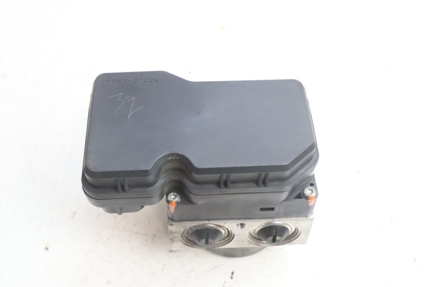 photo de POMPE ABS YAMAHA X-MAX XMAX 125 (2010 - 2013) - Marquages et références