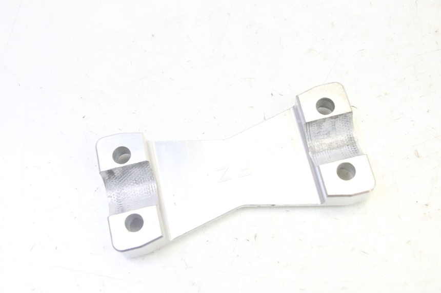 photo de PONTET DE GUIDON YAMAHA FZ6 N FAZER 600 (2004 - 2006)