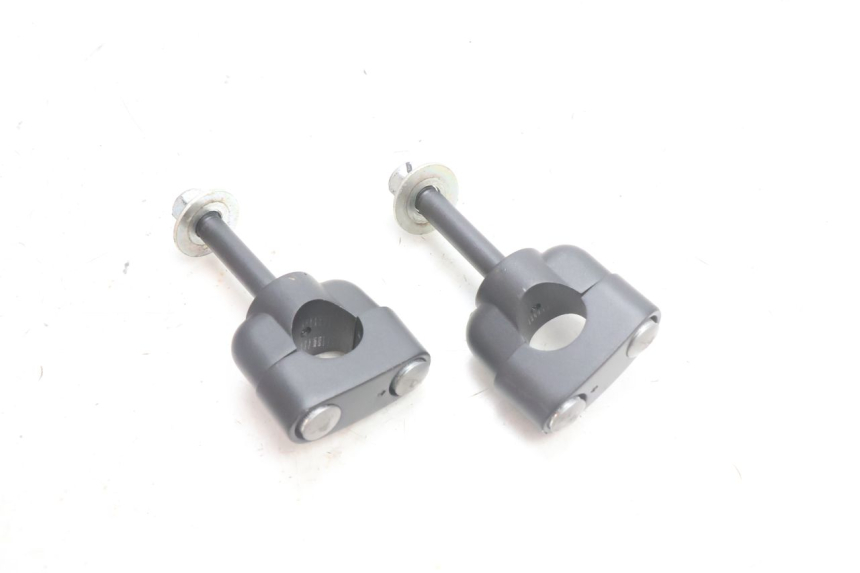 photo de PONTET DE GUIDON YAMAHA FZ8 800 (2010 - 2016) - Détail de la pièce