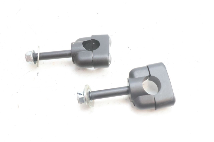 photo de PONTET DE GUIDON YAMAHA FZ8 800 (2010 - 2016) - Autre angle de vue