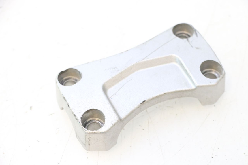photo de PONTET DE GUIDON SUZUKI GSR 600 (2005 - 2012) - Autre angle de vue