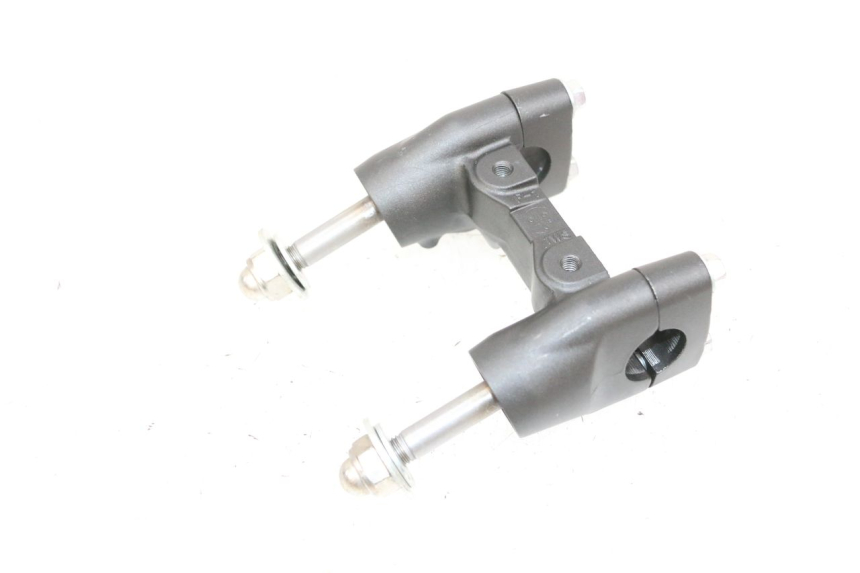 photo de PONTET DE GUIDON YAMAHA MT-07 MT07 ABS 700 (2018 - 2020) - Gros plan technique