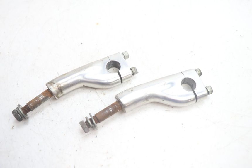 photo de PONTET DE GUIDON YAMAHA XV VIRAGO 535 (1988 - 2004) - Détail de la pièce