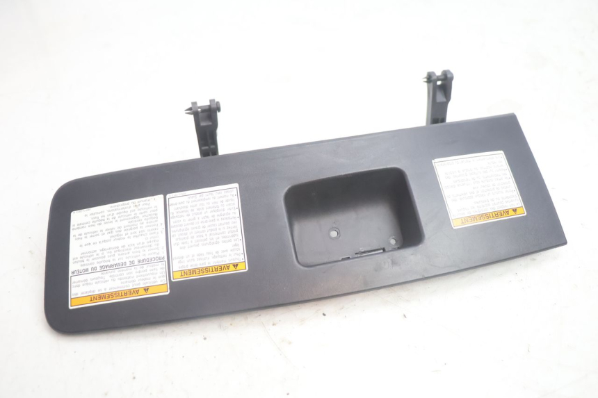 photo de PORTE BOITE A GANTS SUZUKI BURGMAN EXECUTIVE ABS 650 (2006 - 2012) - Zoom état d’usage