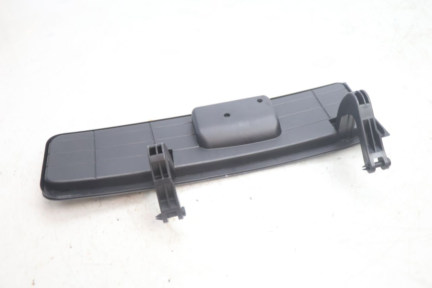 photo de PORTE BOITE A GANTS SUZUKI BURGMAN EXECUTIVE ABS 650 (2006 - 2012) - Autre angle de vue