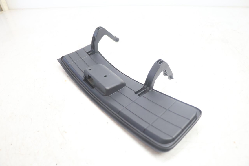 photo de PORTE BOITE A GANTS SUZUKI BURGMAN EXECUTIVE ABS 650 (2006 - 2012) - Gros plan technique