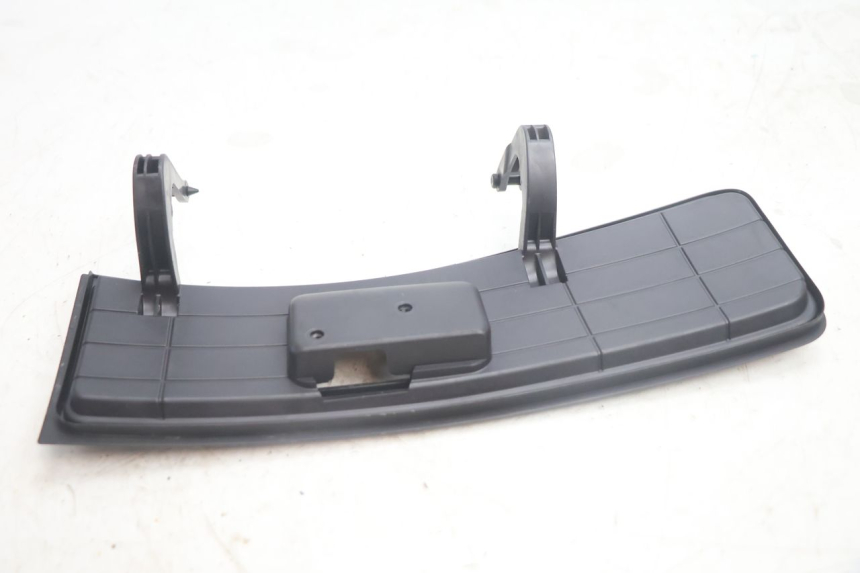 photo de PORTE BOITE A GANTS SUZUKI BURGMAN EXECUTIVE ABS 650 (2006 - 2012) - Vue d’ensemble