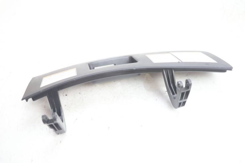 photo de PORTE BOITE A GANTS SUZUKI BURGMAN EXECUTIVE ABS 650 (2006 - 2012) - Détail de la pièce