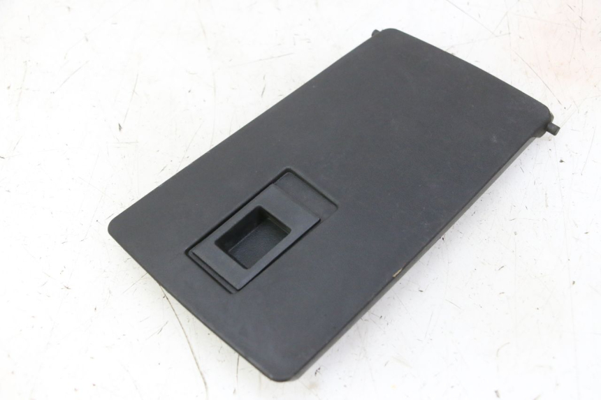 photo de PORTE BOITE A GANTS PEUGEOT CITYSTAR 50 (2013 - 2017)