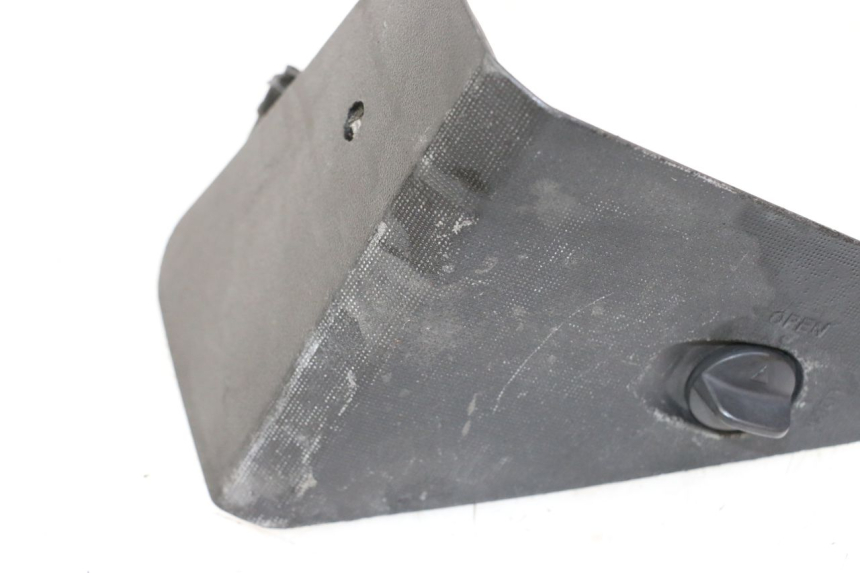 photo de PORTE BOITE A GANTS KYMCO DINK STREET 125 (2009 - 2014)