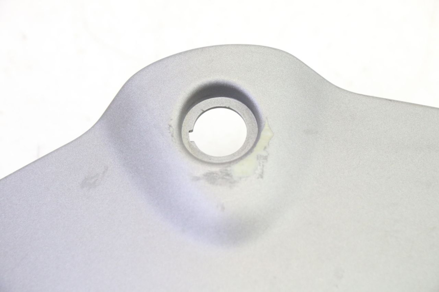 photo de PORTE BOITE A GANTS SYM FIDDLE 3 III 125 (2014 - 2020) - Détail de la pièce