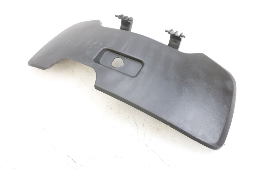 photo de PORTE BOITE A GANTS SYM GTS EVO 125 (2009 - 2013) - Vue d’ensemble