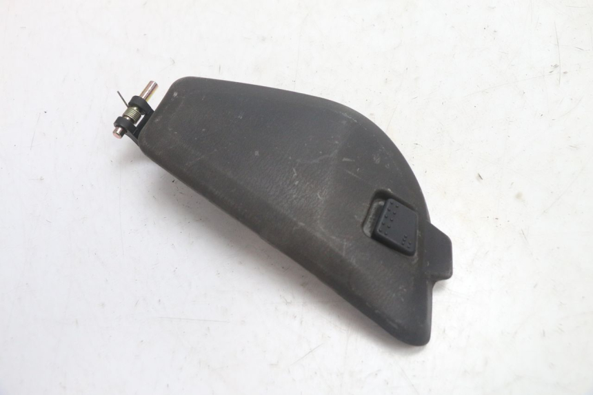 photo de PORTE BOITE A GANTS SYM GTS EVO 125 (2009 - 2013) - Détail de la pièce
