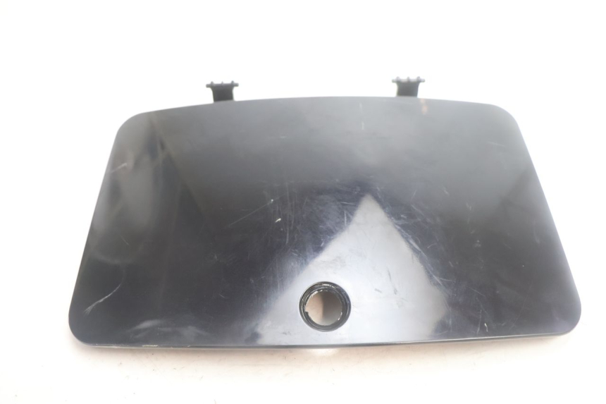 photo de PORTE BOITE A GANTS KYMCO LIKE 125 (2009 - 2016) - Zoom état d’usage