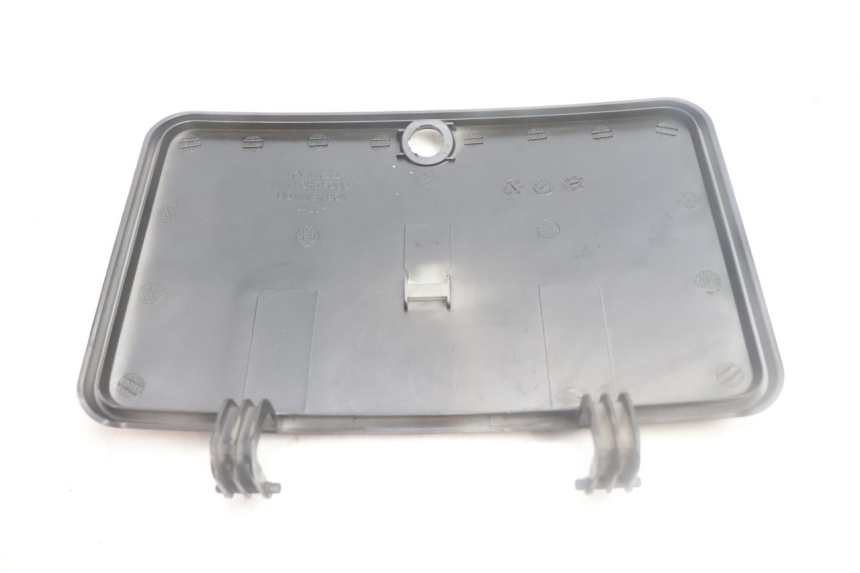 photo de PORTE BOITE A GANTS KYMCO LIKE 125 (2009 - 2016) - Autre angle de vue